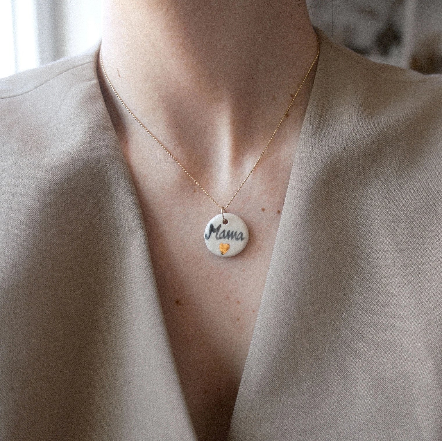 carola-spitzer-mama-necklace_da68289c-c187-40fa-ab97-bd156cb345be.webp