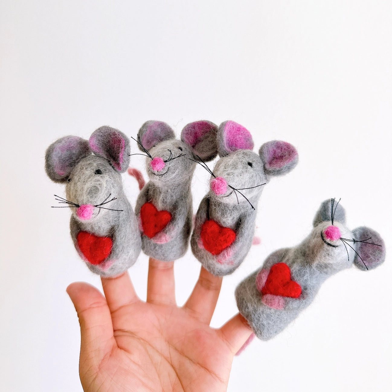 Mouse Heart Finger Puppet