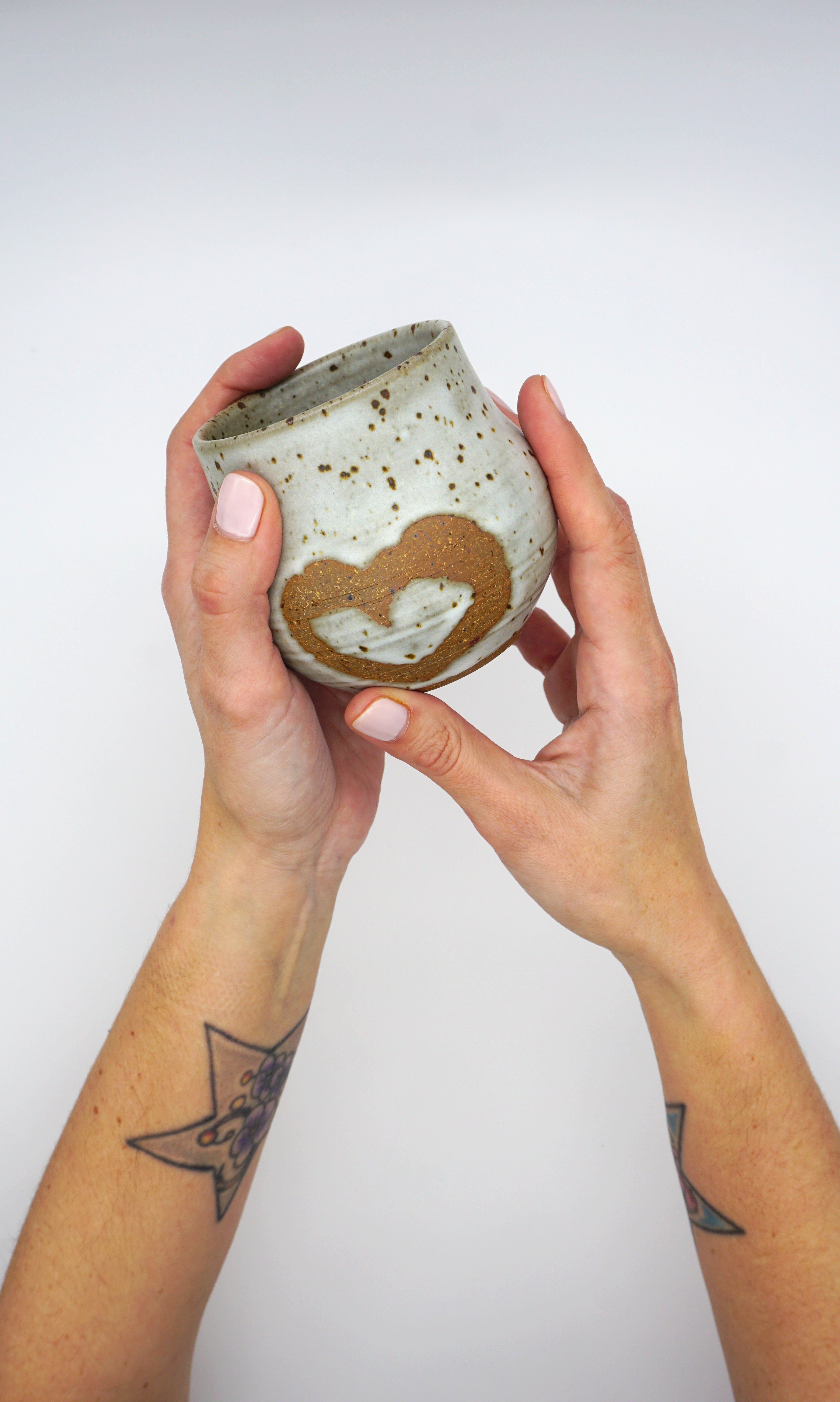 rider_ceramic_mug_hands.jpg