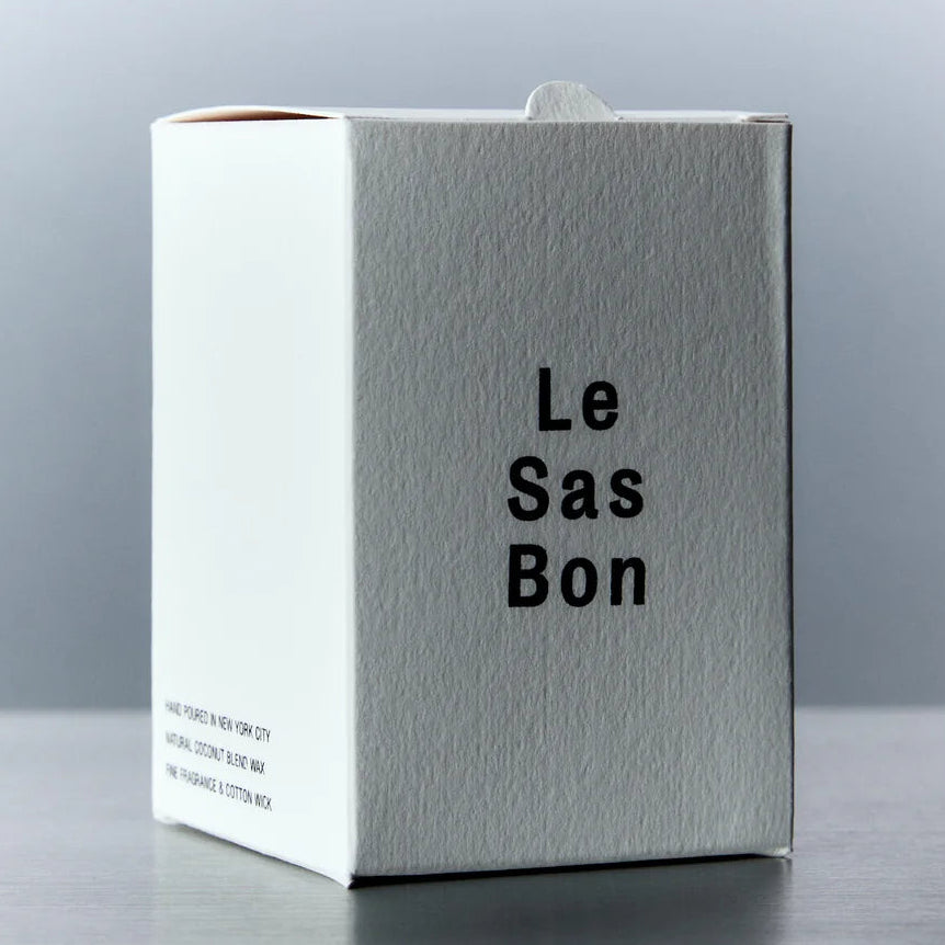 White box with 'Le Sas Bon' text on a gray background